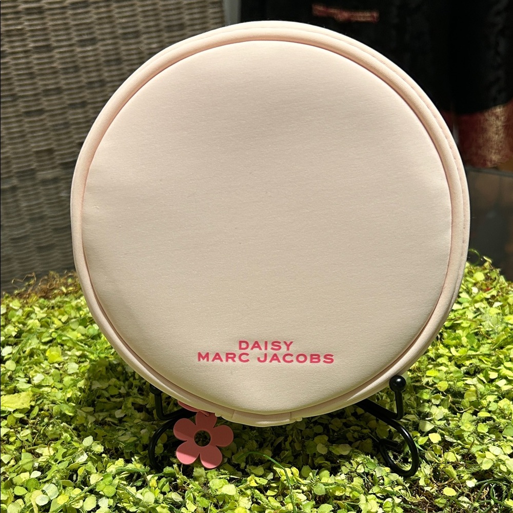 Marc Jacobs Cream and Pink Laptop Case & Round Pouch Set - Picture 3 of 6
